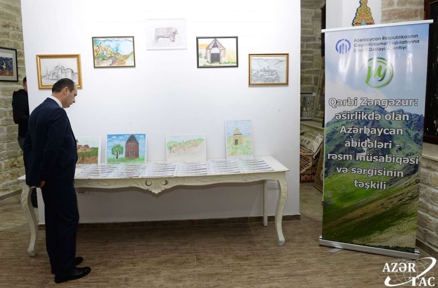 “Qərbi Zəngəzur: əsirlikdə olan Azərbaycan abidələri" rəsm sərgisi açıldı - FOTO 