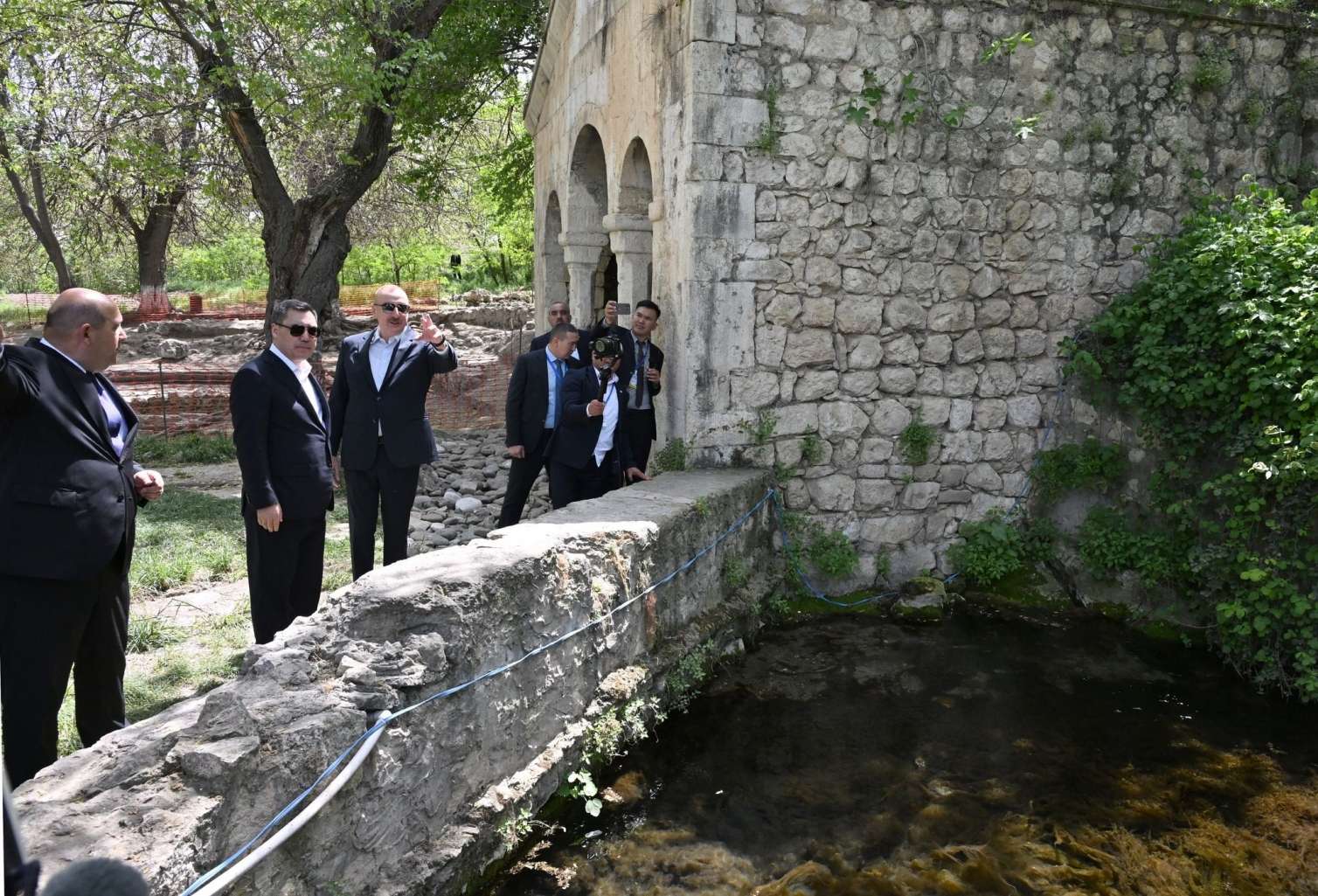 İlham Əliyev və Sadır Japarov Ağdamda Şahbulaq qalasında -  FOTO