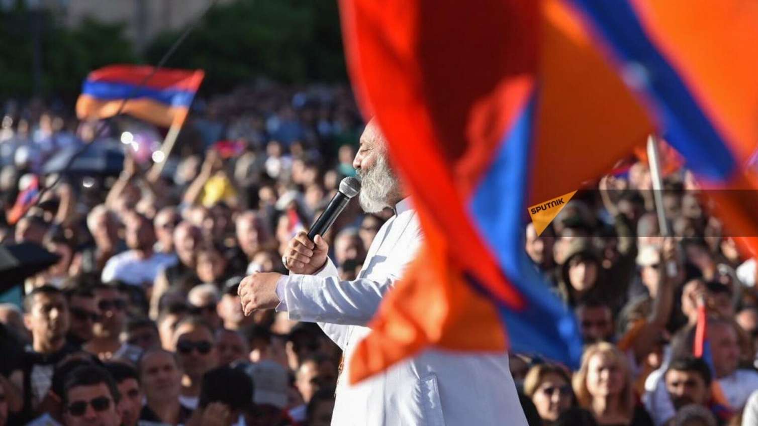 "Keşişlər yanında sülənən "tarixçi"lər..." - Açıqlama 