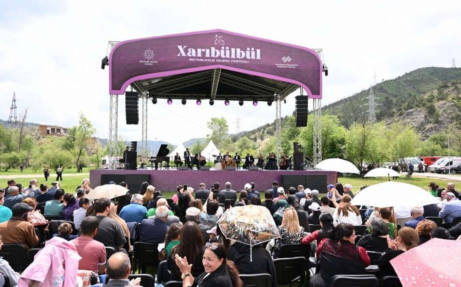 “Xarıbülbül” festivalı LAÇINDA - FOTO 