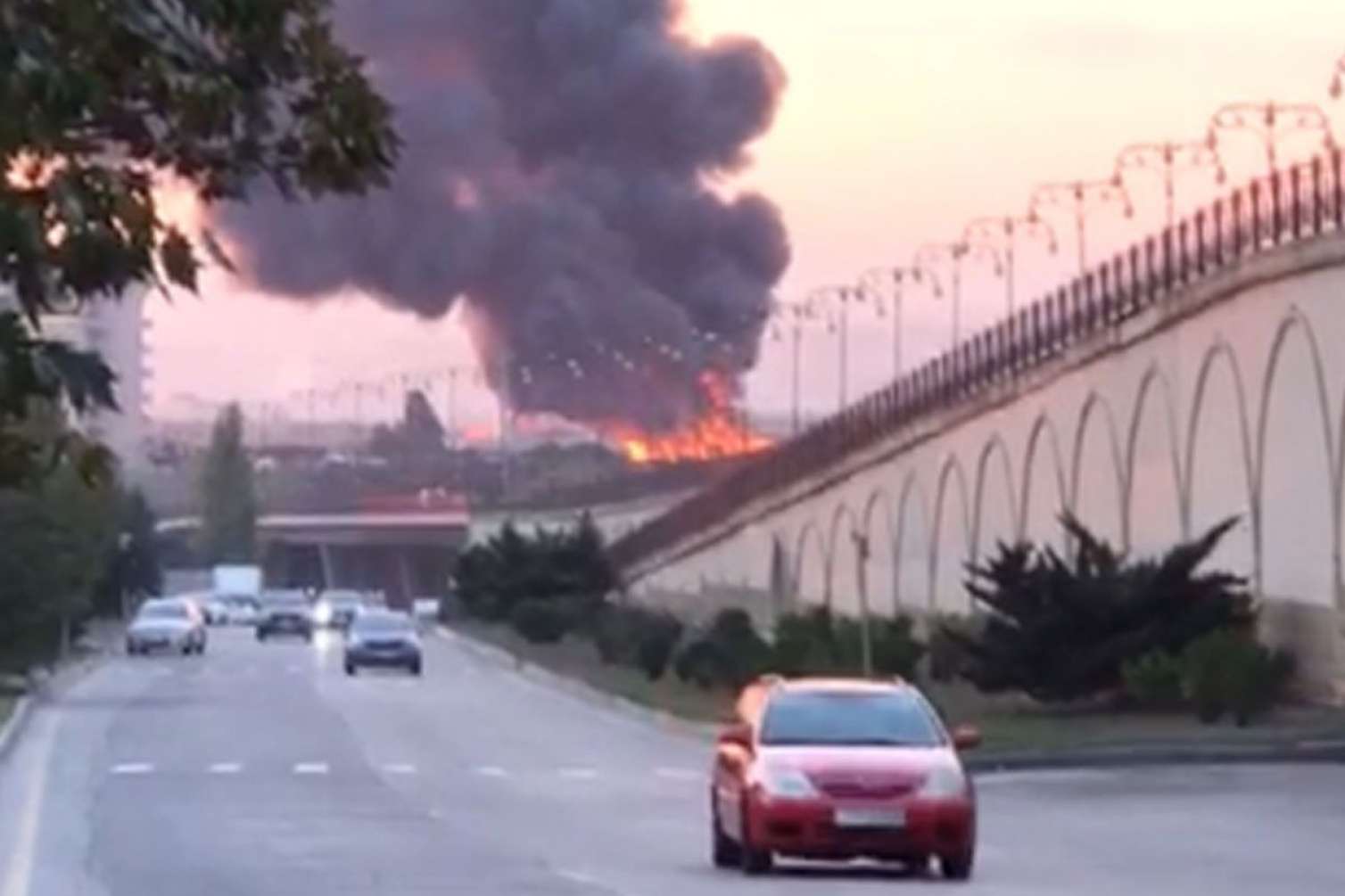 Babək prospektində yanğın söndürüldü - FOTO/VİDEO + YENİLƏNDİ  