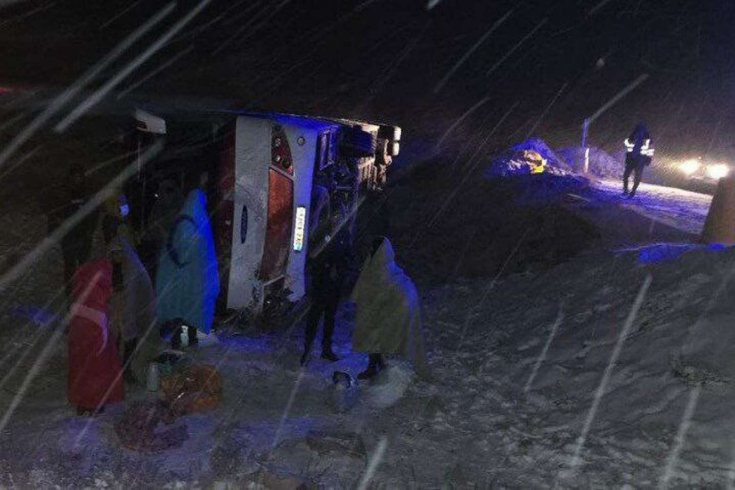 İranda avtobus aşdı, 16 nəfər yaralandı 