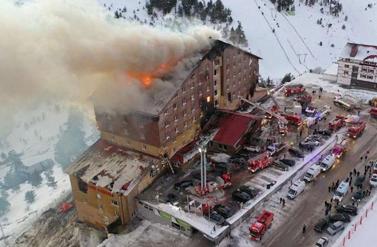 Türkiyədə hotel yandı - 66 nəfər öldü - YENİLƏNDİ / FOTO  