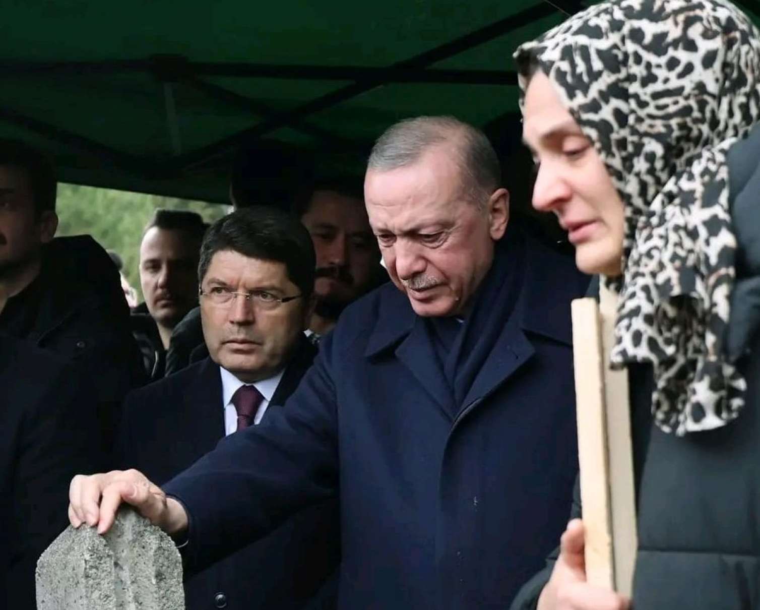 Ərdoğan yanğında 14 üzvü ölən ailənin dəfnində - FOTO 