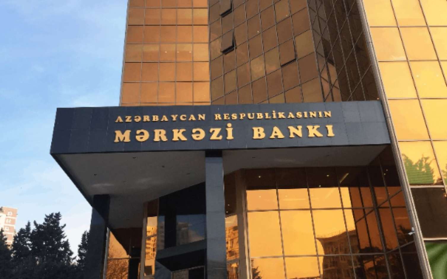 Azərbaycanda 2 bankın vəzifəli şəxsləri cəzalandırıldı 