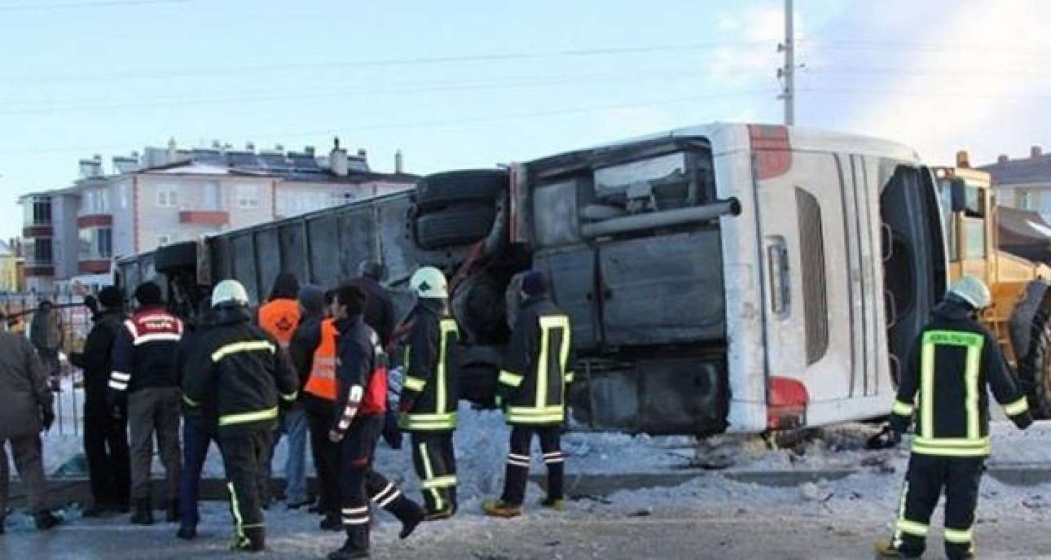 Türkiyədə dəhşətli qəza: 4 ölü, 32 yaralı 