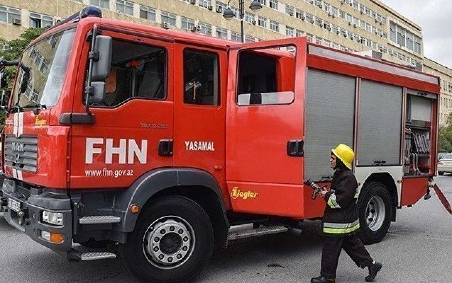 Nərimanovda beşmərtəbəli binada yanğın - FHN qüvvələri hadisə yerində... 