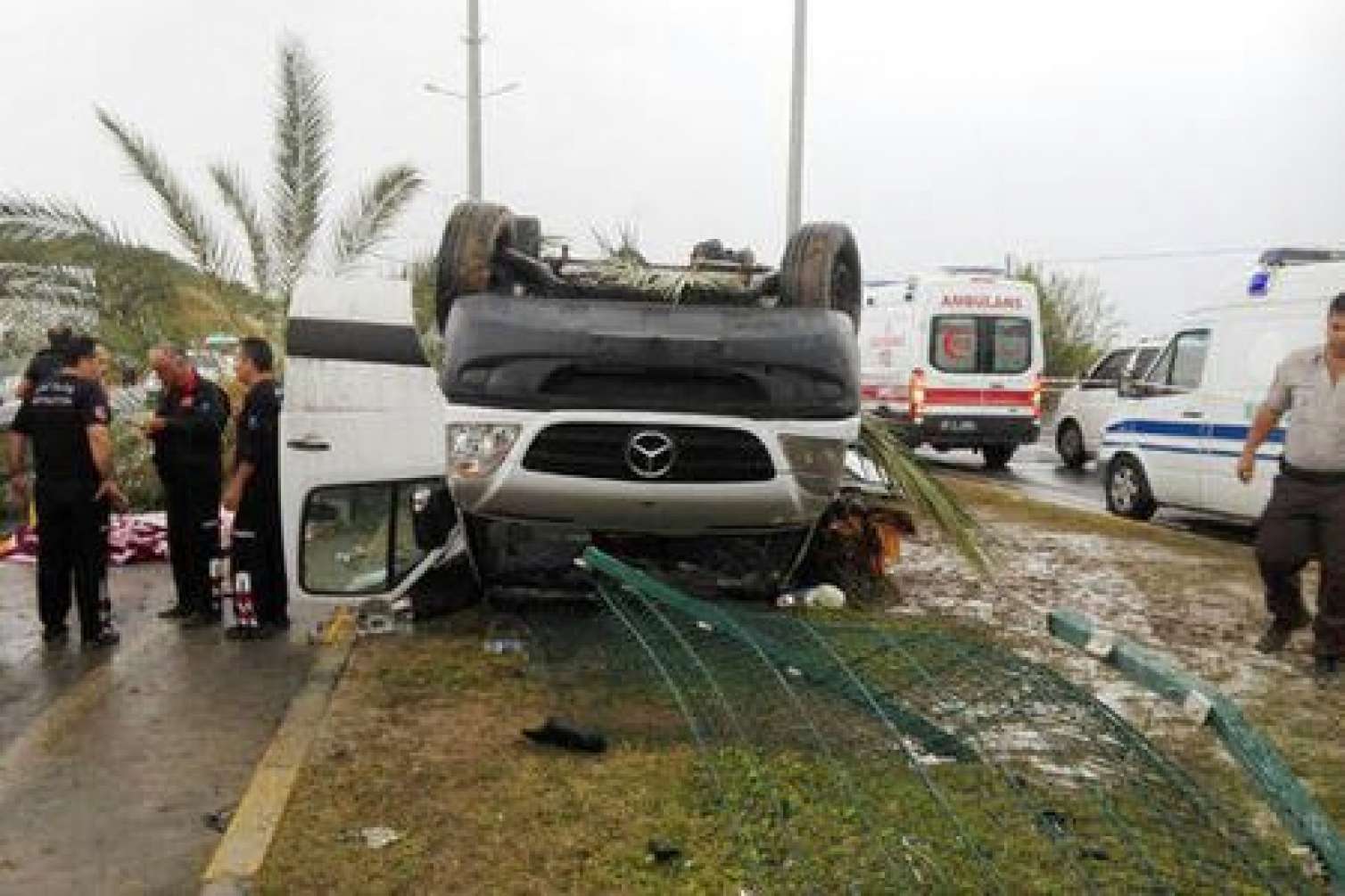 Türkiyədə mikroavtobus aşdı: 25 yaralı 