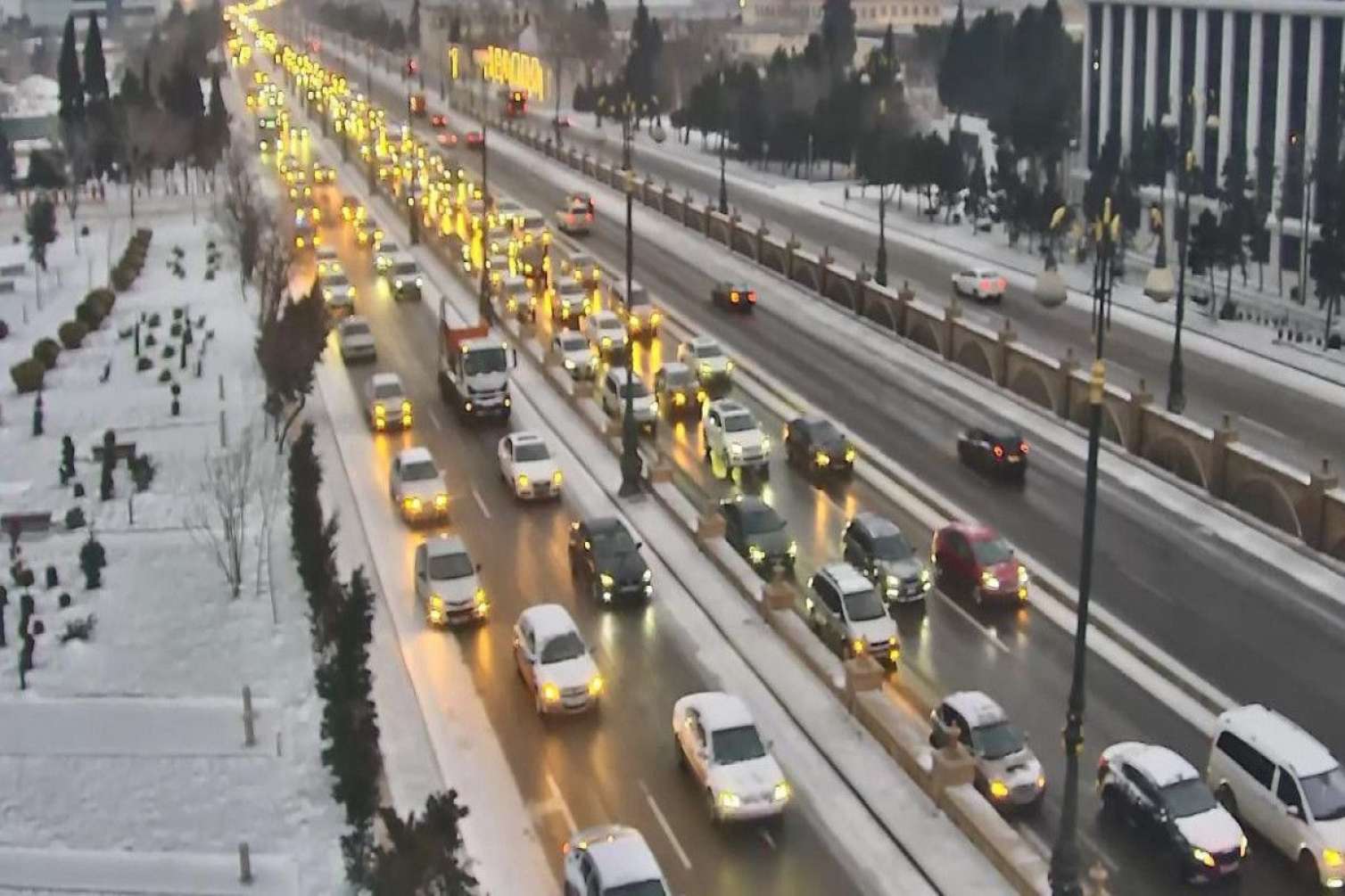 Bakıda bir sıra yollarda sıxlıq var - SİYAHI 