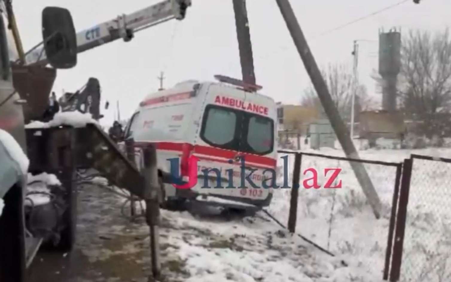 Ağcabədidə təcili tibbi yardım maşını qəzaya düşdü  