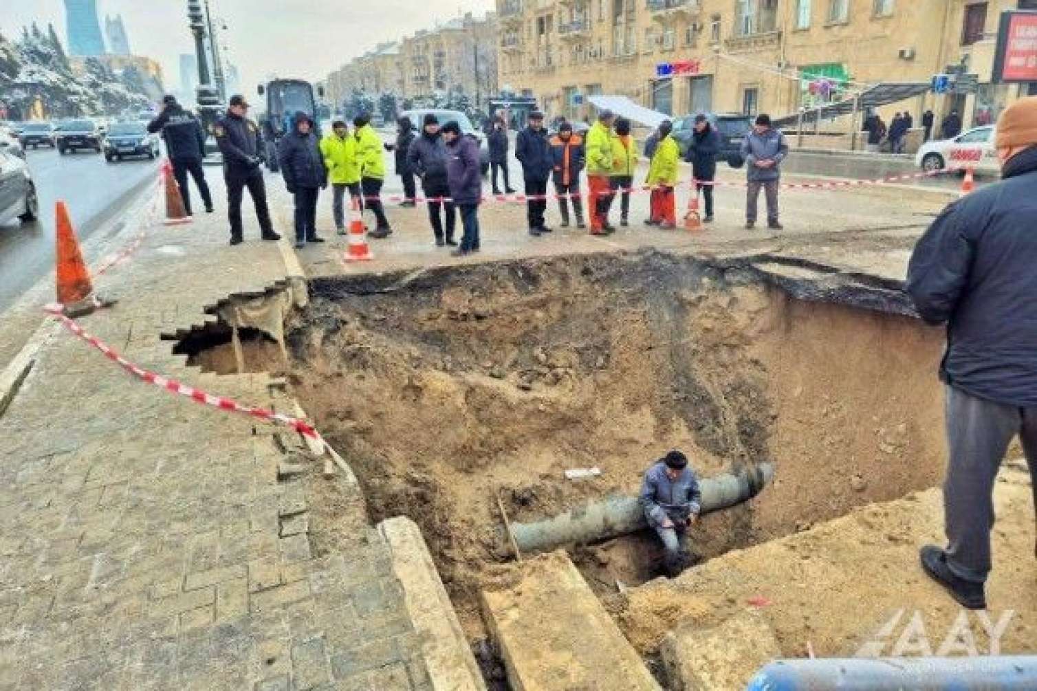 Bu səbəbdən Heydər Əliyev prospektində hərəkət məhdudlaşdırılıb - FOTOLAR 