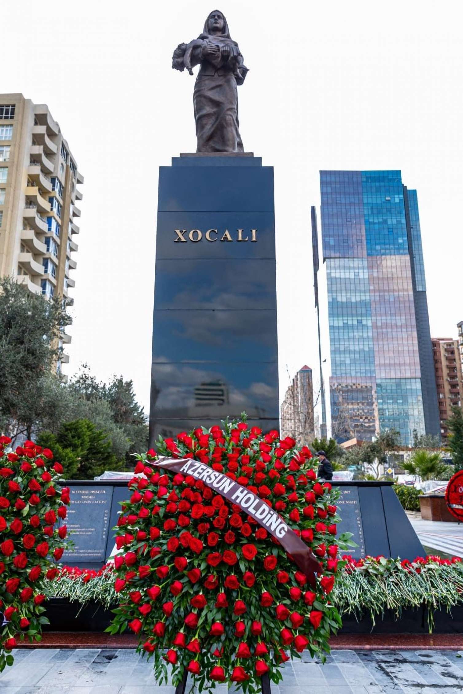 “Azərsun Holdinq” rəhbərliyi Xocalı abidəsini ziyarət edib - FOTO 