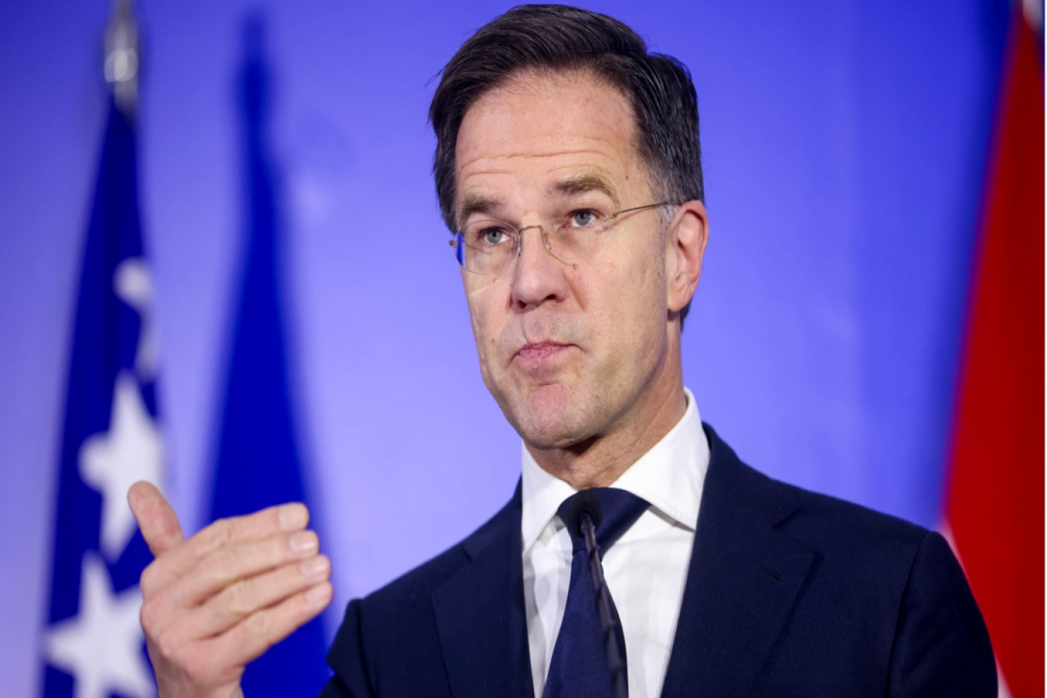 Rutte Zelenskini Trampla münasibətləri bərpa etməyə çağırdı 