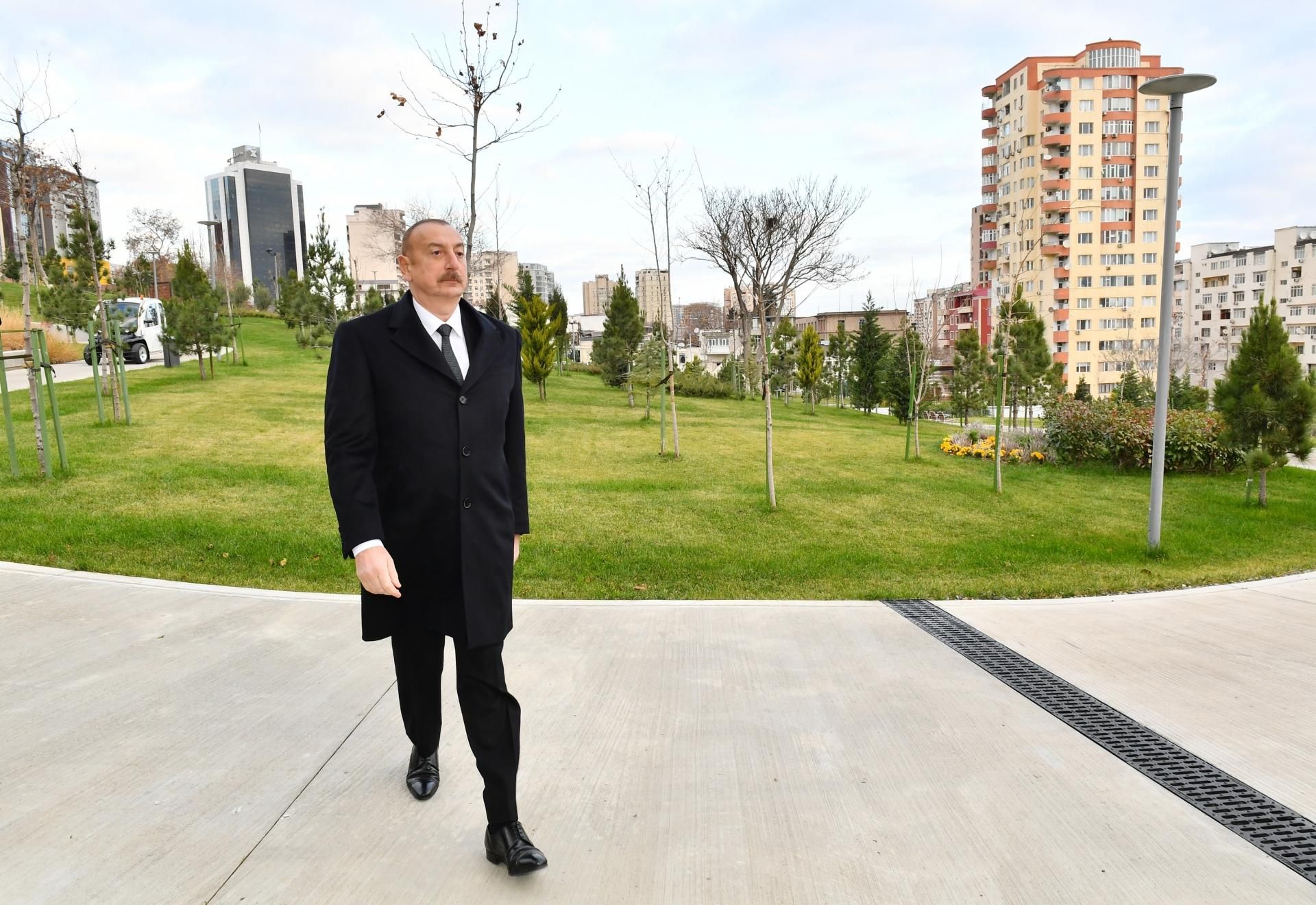 Prezident Mərkəzi Parkın ikinci hissəsinin açılışında - Yenilənib-FOTO