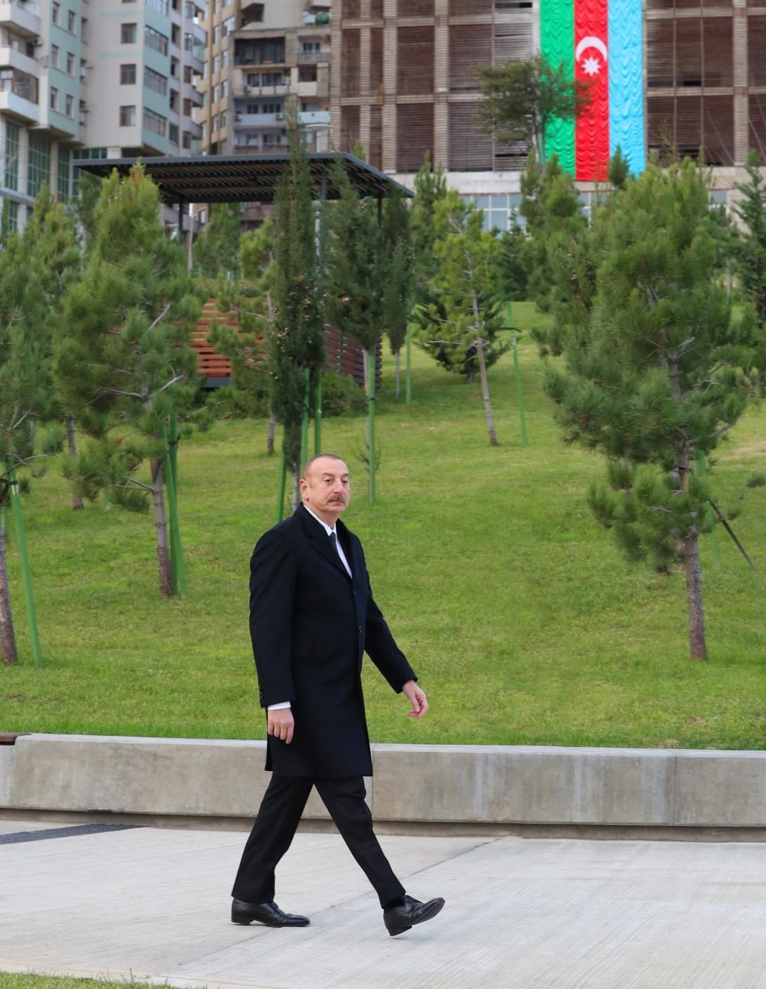 Prezident Mərkəzi Parkın ikinci hissəsinin açılışında - Yenilənib-FOTO