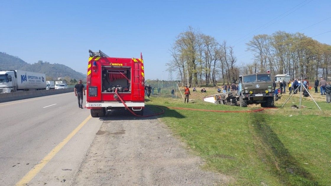 Lənkəranda yük maşını traktorla toqquşdu - Yaralılar var -  FOTO