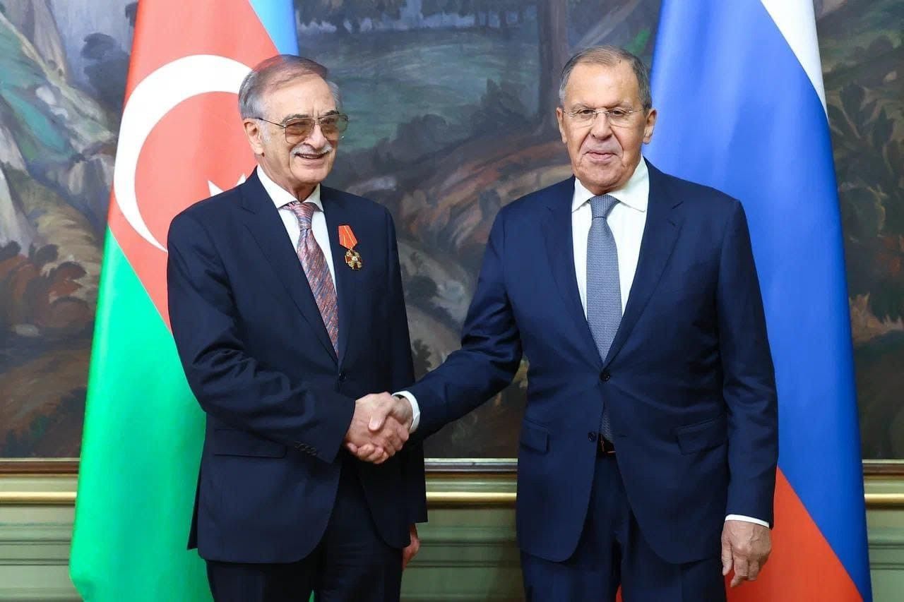 Lavrov Polad Bülbüloğluna Aleksandr Nevski ordenini təqdim etdi -  FOTO