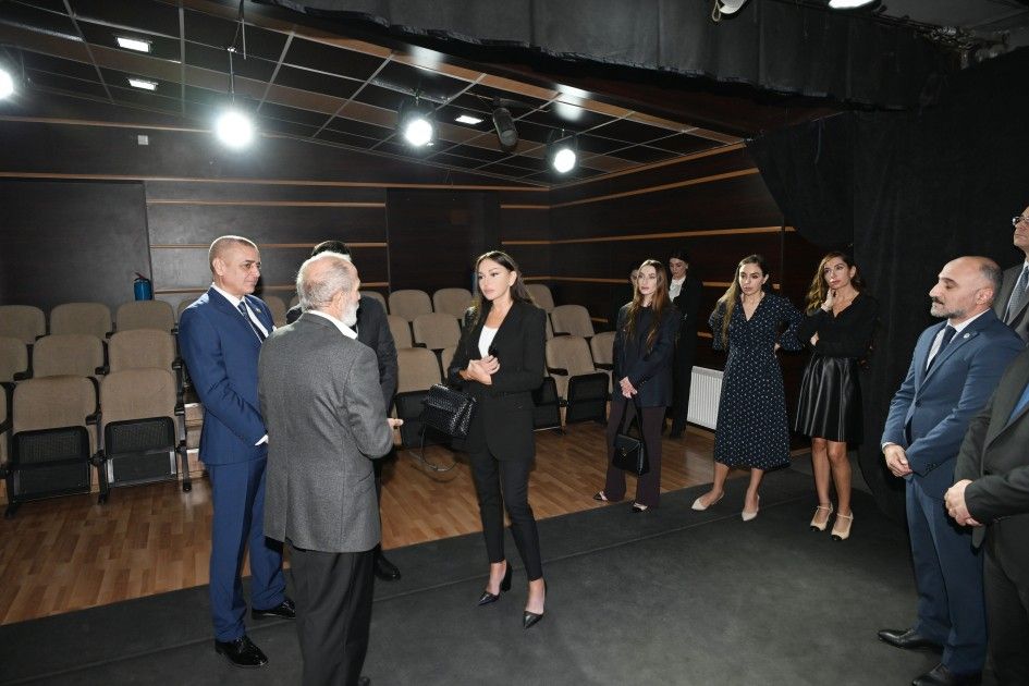 Mehriban Əliyeva Pantomim Teatrında - FOTOLAR 