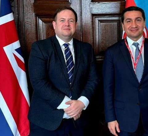 Hikmət Hacıyev Britaniyada görüşlər keçirdi 