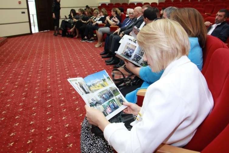 Heydər Əliyevin 100 illiyinə həsr olunmuş jurnal işıq üzü gördü -  FOTO