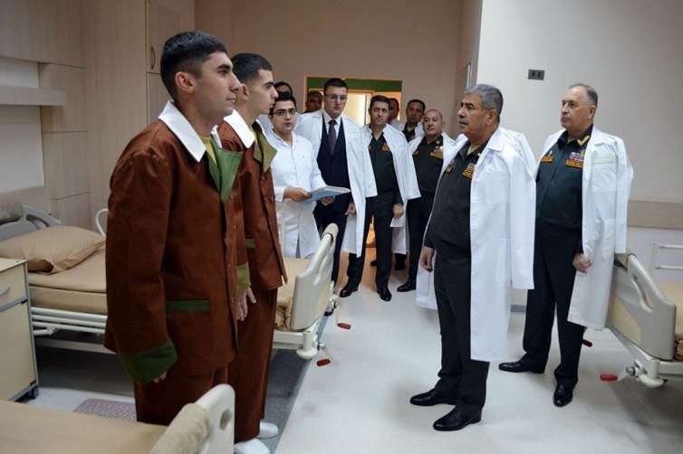 Müdafiə Nazirliyinin rəhbərliyi Baş Klinik Hospitalda -  FOTO-VİDEO