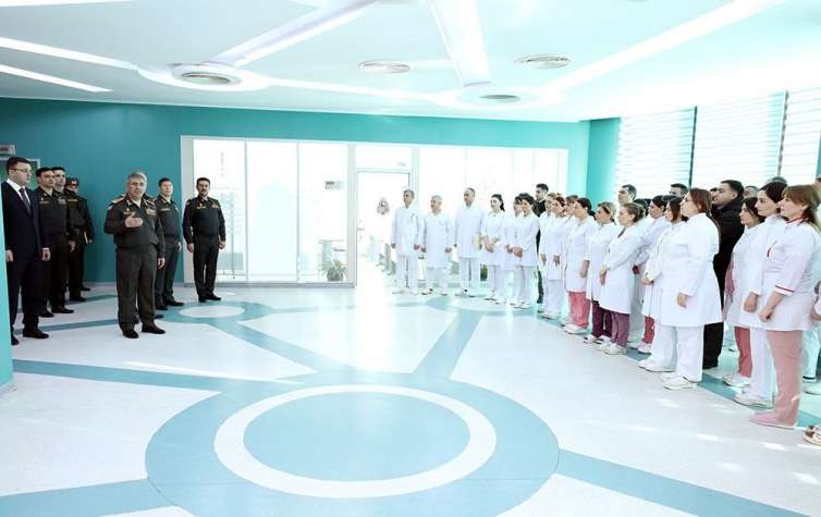 Müdafiə Nazirliyinin rəhbərliyi Baş Klinik Hospitalda -  FOTO-VİDEO