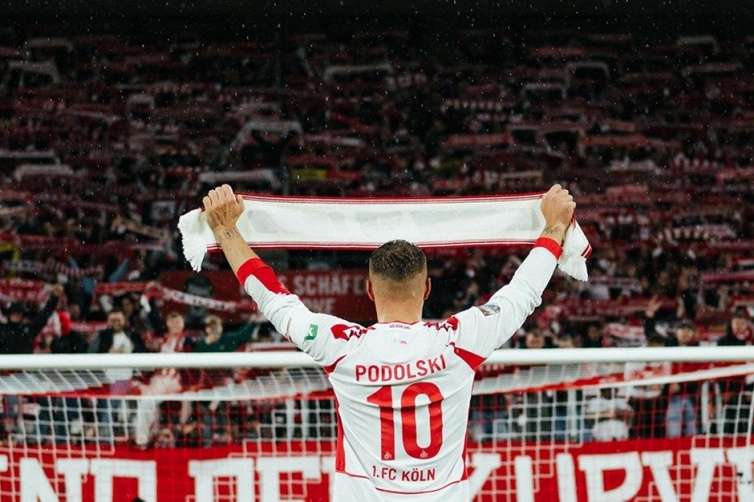 Podolski 39 yaşında futbolla vidalaşdı 