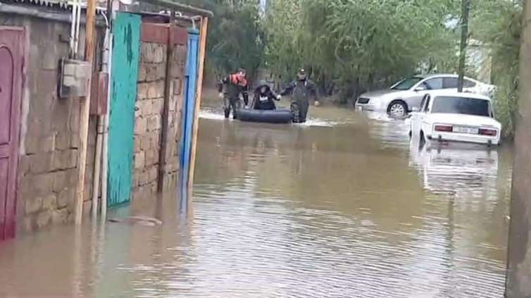 Masazırda yaşayış yerini su basıb - Təxliyə olunanlar var 