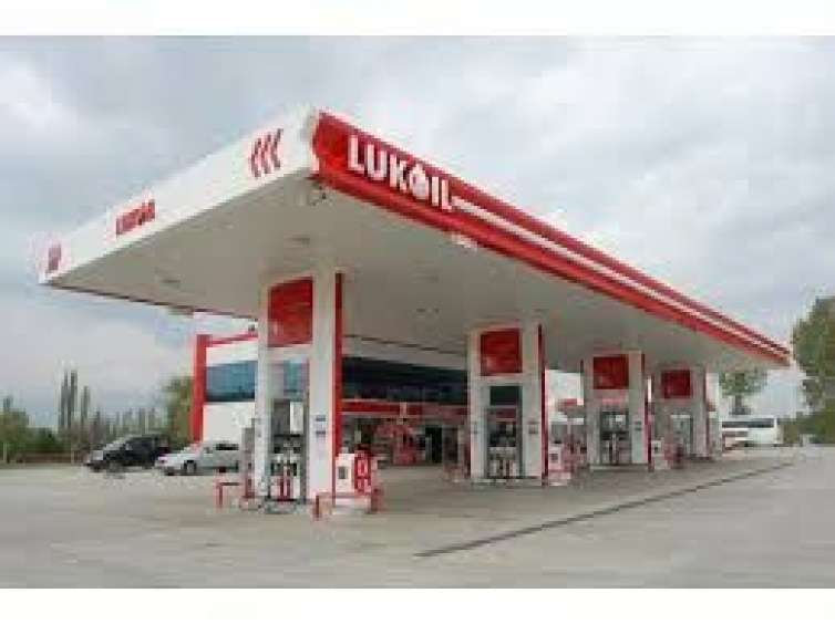 “Lukoil” benzin əvəzinə su vurub - İDDİA+VİDEO 